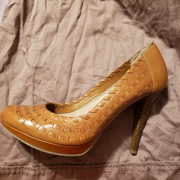 Heels - Picture 2 of 4